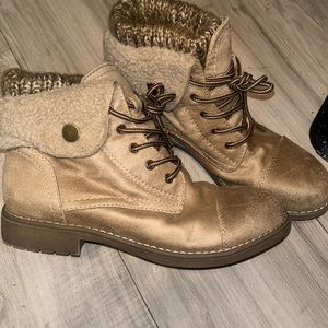 Cliffs White Mountain tan Davis lace up bootie